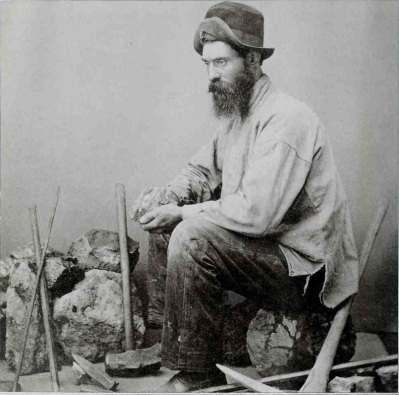 Ảnh chụp một người thợ đào vàng thời đó.